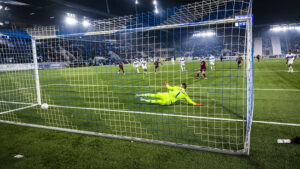 Servette bleibt am FCB dran