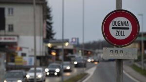 19 Mopeds in Lieferwagen über die Grenze im Tessin geschmuggelt