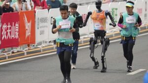 Roboter treten bei Halbmarathon in China an