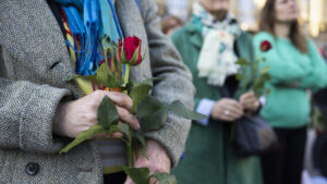 Rund 300 Menschen an Mahnwache gegen Femizide in Bern