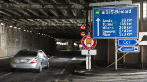 Grosser-St.-Bernhard-Tunnel wegen Schneefalls geschlossen