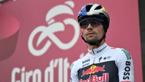 Roglic trotz der Niederlage gegen Ayuso in der Maglia Rosa
