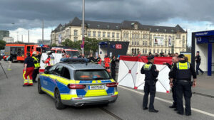 Sechs Menschen bei Messerangriff lebensgefährlich verletzt