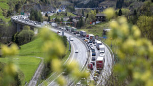 Zehn Kilometer Stau vor dem Gotthard-Nordportal