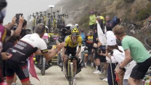 Simon Yates fährt in letzter Giro-Bergetappe ins Rosa Trikot