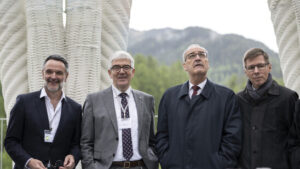 Guy Parmelin vergleicht Weissen Turm von Mulegns GR mit Eiffelturm