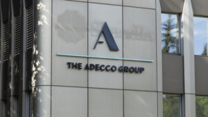 Adecco bleibt zum Jahresstart hinter den Vorjahreszahlen zurück