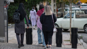 Irans Sicherheitsrat stoppt Umsetzung des Kopftuchgesetzes für Frauen