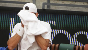 Dimitrov mit unrühmlicher Premiere