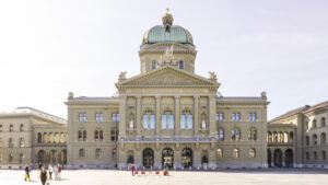 Parlament berät Armeebotschaft, AHV-Finanzierung und Initiativen