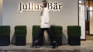 Julius Bär setzt sich neue Mittelfristziele und spart weiter