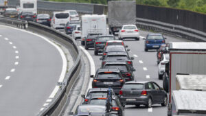 Rückreiseverkehr verursacht langen Stau am Gotthard