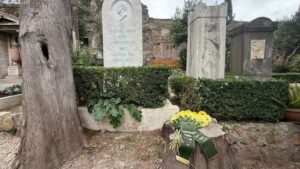 Grab von Goethes Sohn in Rom restauriert