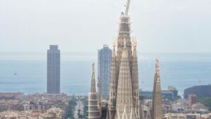 Sagrada Familia in Barcelona hat nun höchsten Kirchturm der Welt