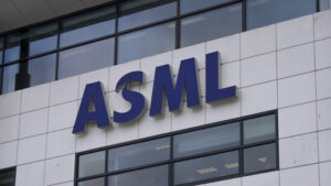 Chipkonzern ASML mit stabilem Gewinn