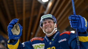 Enzo Corvi verlängert beim HC Davos um drei Jahre