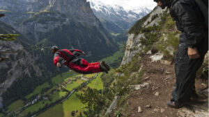 Basejumper stürzt in Stechelberg BE ab und stirbt