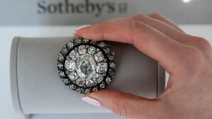 Brosche von Napoleon für rund 3,5 Millionen Franken versteigert