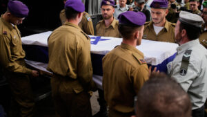 Tausende bei Begräbnis von entführtem Soldaten Goldin