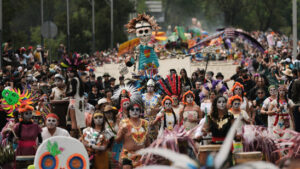 Tag der Toten: 1,5 Millionen Menschen bei Parade in Mexiko