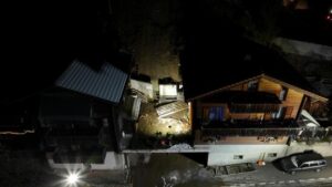 Haus in Maladers GR wegen Erdrutsch teilweise verschüttet