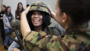 Frauen sollen Orientierung zu Armee und Zivilschutz besuchen müssen