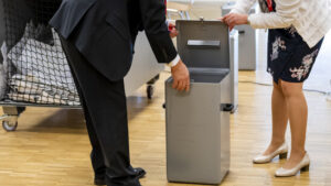 Stimmvolk entscheidet im März über Steuerreform und SRG-Initiative