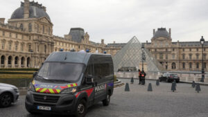 Alle Hauptverdächtigen nach Raub im Louvre hinter Gittern