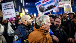 Mehr als 1500 Menschen demonstrieren in Lausanne gegen Budget 2026