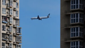Passagier will Tür während Flug nach Hongkong öffnen