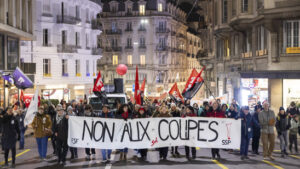 Tausende Waadtländer Staatsangestellte demonstrieren in Lausanne