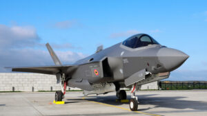 Bundesrat Pfister besucht belgischen Militärflugplatz mit F-35-Jets
