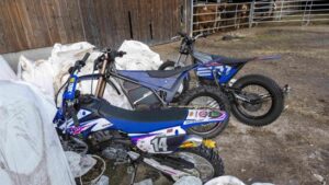 Jugendliche stehlen 9 Motorräder und werden in Frankreich verhaftet