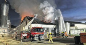 Lagerhalle wird nach Brand wieder aufgebaut