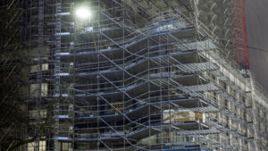 Abbauarbeiten an Hochhaus-Gerüst in Zürich dauern an