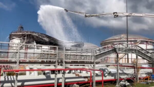 Ukraine attackiert Tanks mit Erdölprodukten – Grossbrand