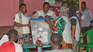 Putschführer Doumbouya gewinnt Präsidentenwahl in Guinea