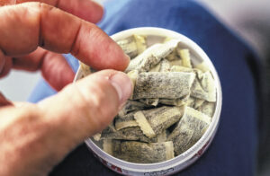 Gefährlicher Snus-Trend: Auch Schwyzer Jugendliche greifen zu