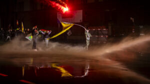 Mehrere tausend Personen und Ausschreitungen an Anti-Trump-Demo