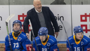 EV Zug mit neuem Trainer und neuem Glück