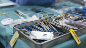 Berner Chirurg steht wegen mangelhafter Implantate vor Gericht