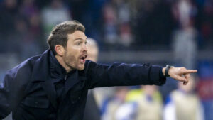 Lichtsteiners Premiere misslingt