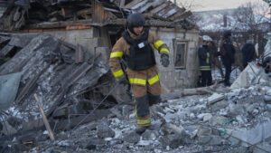 Ein Todesopfer bei russischem Bombenangriff auf Charkiw