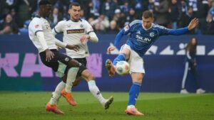 Dzeko trifft beim Schalke-Debüt zum Rekord