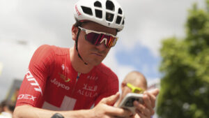 Mauro Schmid startet mit Rang 6 in die Saison