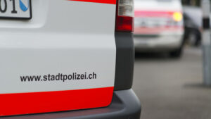 30-jähriger Beifahrer stirbt bei Autounfall in Zürich
