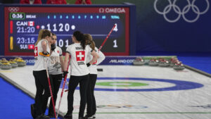 Die Schweizer Curlerinnen bleiben nach erster Niederlage auf Kurs