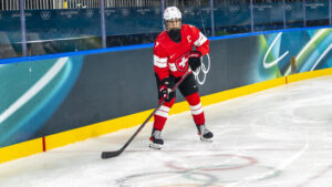Lara Stalder nach Kopftreffer zurück im Training
