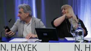 Swatch und Aktionär Wood streiten erneut