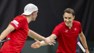 Schweizer meistern erste Hürde souverän